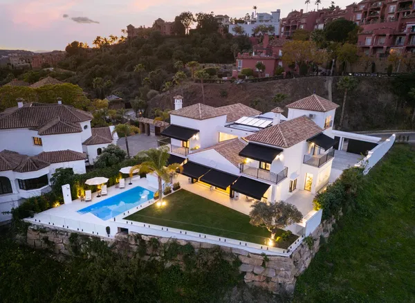 478 m² Villa with Five Bedrooms for Sale in Marbella, SPAIN — photo 2