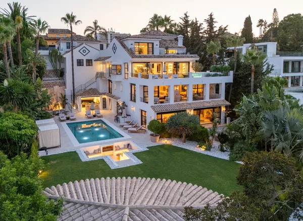 965 m² Six-Bedroom Villa for Sale in Marbella, Spain — photo 3