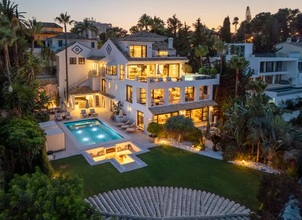 965 m² Six-Bedroom Villa for Sale in Marbella, Spain