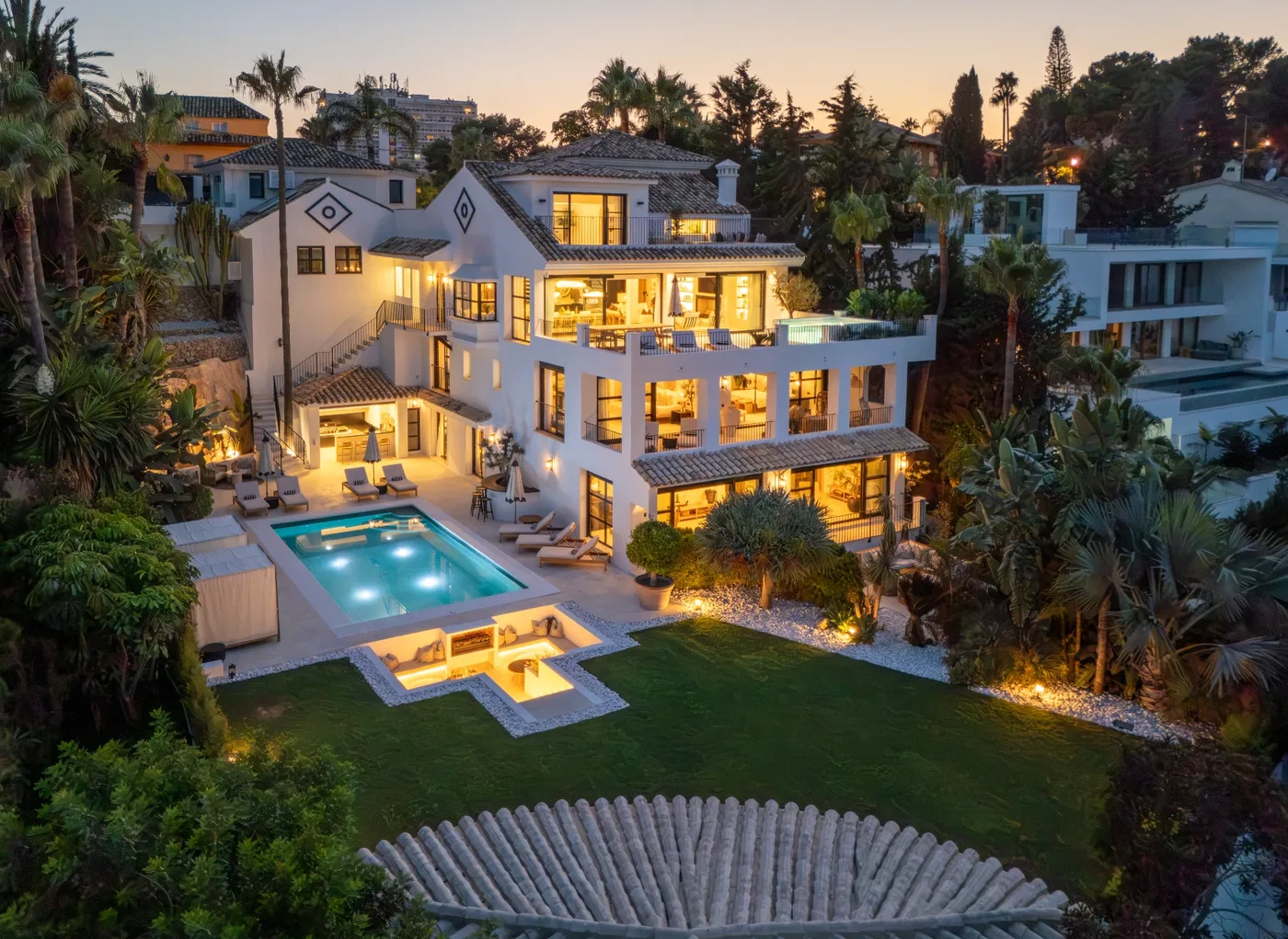 965 m² Six-Bedroom Villa for Sale in Marbella, Spain