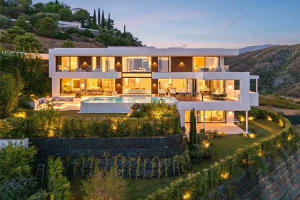 636 m² Apartment with Six Bedrooms for Sale in SPAIN, Spain