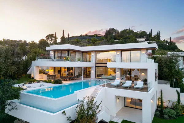 631 m² Six-Bedroom Villa for Sale in Marbella, Spain