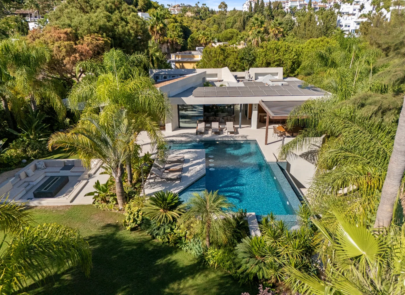 837 m² Five-Bedroom Villa for Sale in Marbella, Spain