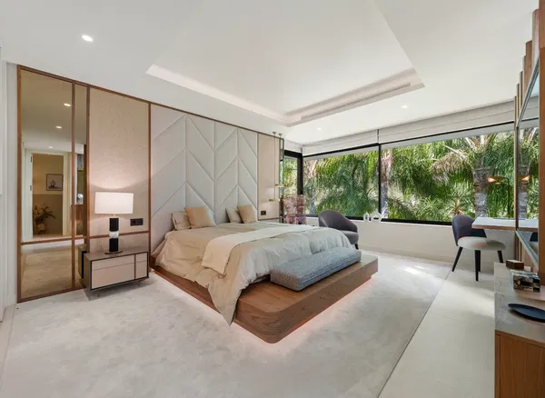 837 m² Five-Bedroom Villa for Sale in Marbella, Spain — photo 5