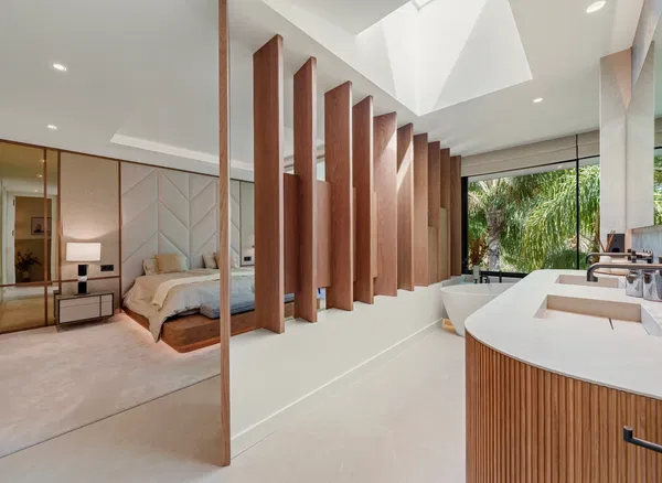 837 m² Five-Bedroom Villa for Sale in Marbella, Spain — photo 4