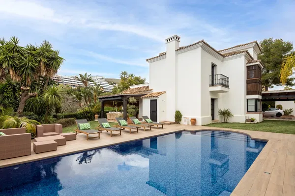 373 m² Four-Bedroom Villa for Sale in Marbella, Spain — photo 3