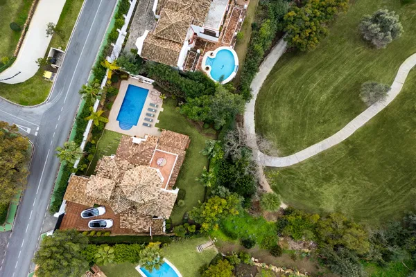 373 m² Four-Bedroom Villa for Sale in Marbella, Spain — photo 5