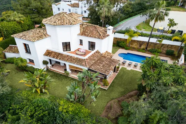 373 m² Four-Bedroom Villa for Sale in Marbella, Spain