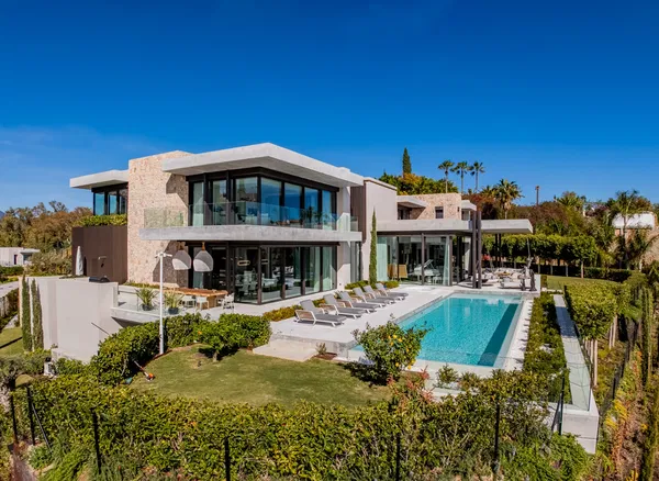 141 m² Villa with Eight Bedrooms for Sale in Marbella, Spain — photo 5