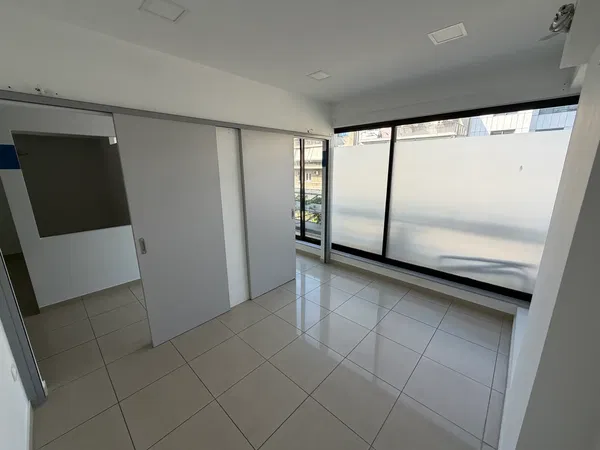 87 m² Commercial Space for Sale in Piraeus — photo 2