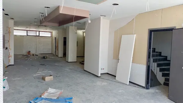 637 m² Building for Sale in Peristeri, Athens Western Suburbs — photo 2