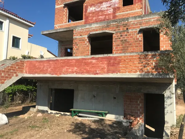 220 m² Villa with Five Bedrooms for Sale in Markopoulo, Attica
