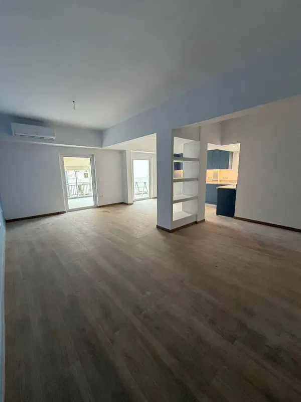 90 m² Renovated Two-Bedroom Apartment for Sale in Piraeus — photo 2