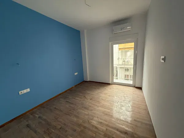 90 m² Renovated Two-Bedroom Apartment for Sale in Piraeus — photo 5