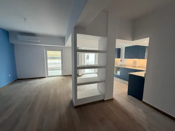 90 m² Renovated Two-Bedroom Apartment for Sale in Piraeus — photo 3