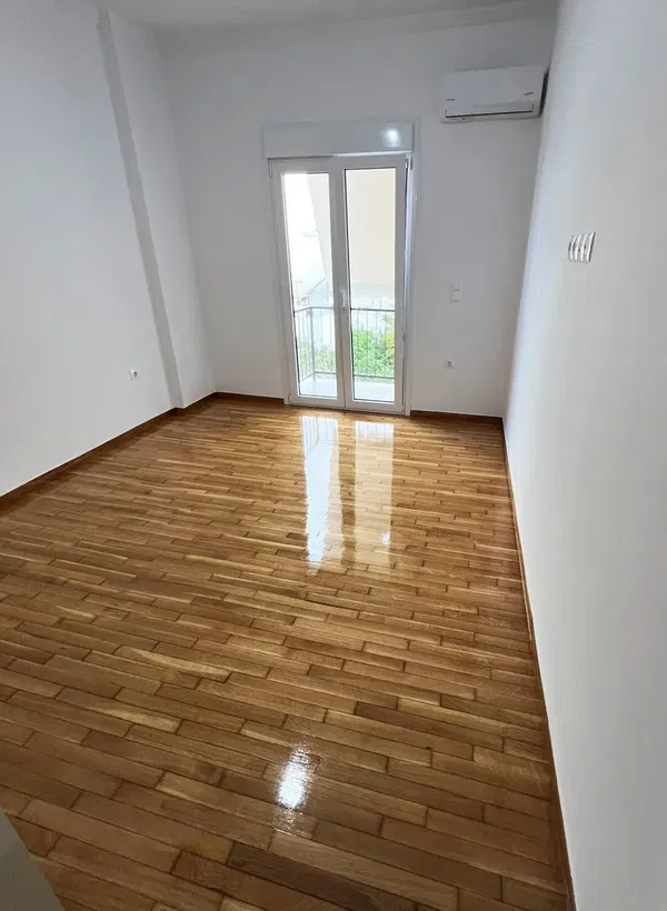 Renovated 53 m² Apartment with One Bedrooms for Sale in Neo Faliro, Athens Southern suburbs — photo 5