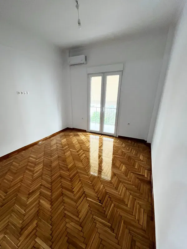 Renovated 53 m² Apartment with One Bedrooms for Sale in Neo Faliro, Athens Southern suburbs — photo 3