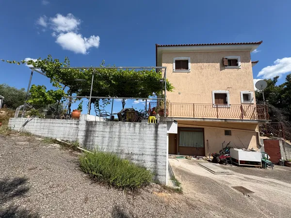 250 m² Apartment with Four Bedrooms for Sale in Asprochori, Oropou — photo 4