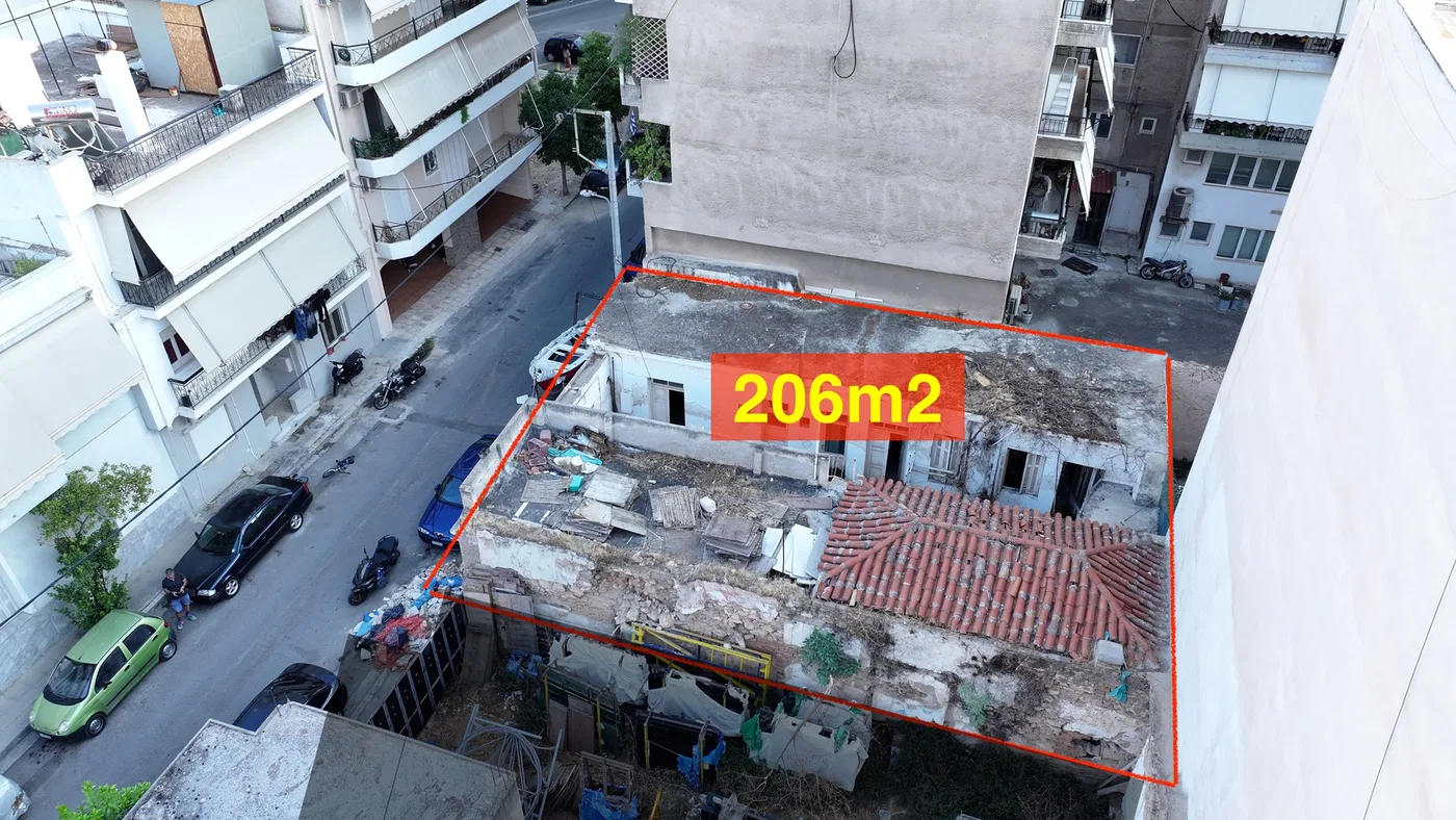 206 m² Plot for Sale in Piraeus