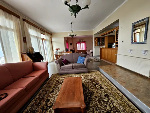 Sea View Five-Bedroom Apartment for Rent in Chalepa, Chania — photo 5