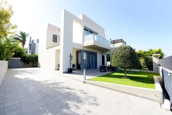 190 m² Four-Bedroom Villa for Sale in Ialysos Rhodes, Rhodes — photo 5
