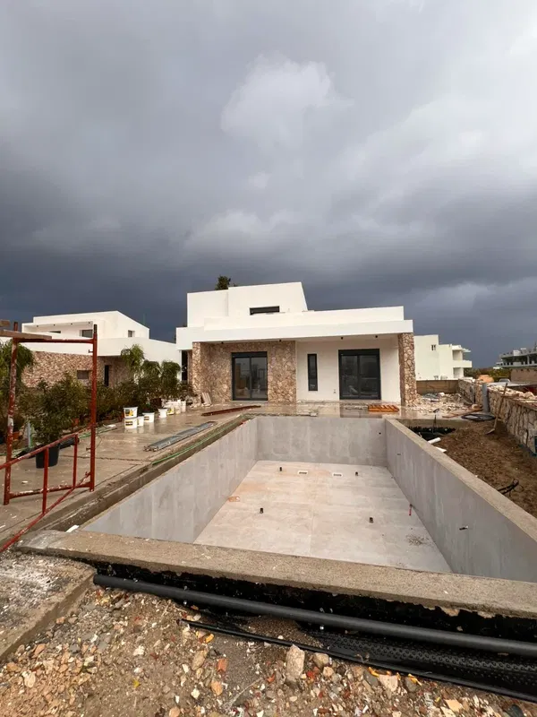 530 m² Villa with Eight Bedrooms for Sale in Ialysos Rhodes, Rhodes — photo 3