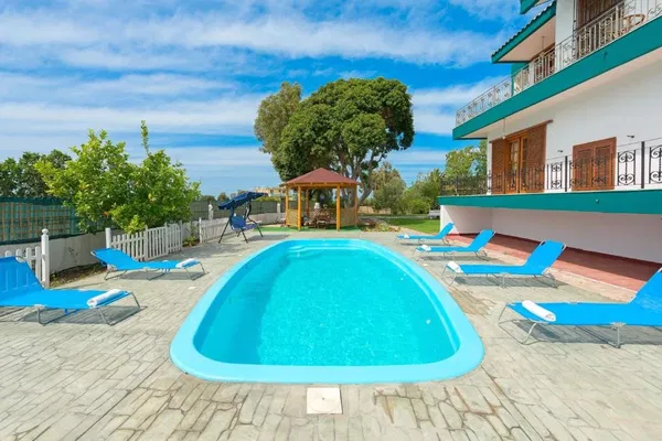 Sea-View 420 m² Villa with Six Bedrooms for Sale in Rhodes, Dodecanese Islands — photo 3