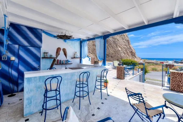 317 m² Sea View Hotel for Sale in Santorini, Cyclades — photo 2