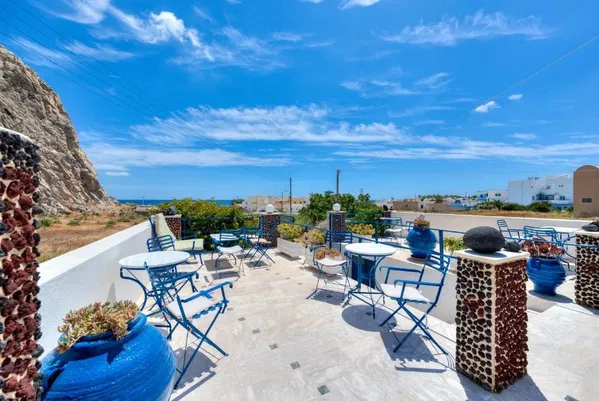 317 m² Sea View Hotel for Sale in Santorini, Cyclades — photo 3