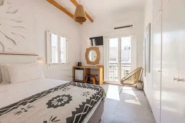 145 m² Hotel for Sale in Paros, Cyclades — photo 3