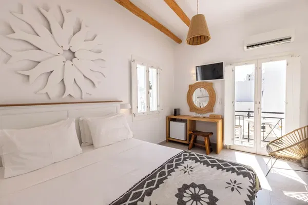 145 m² Hotel for Sale in Paros, Cyclades