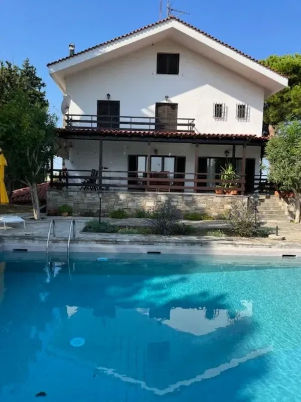 450 m² Villa with Five Bedrooms for Sale in Peraia Thessaloniki, Thessaloniki — photo 2