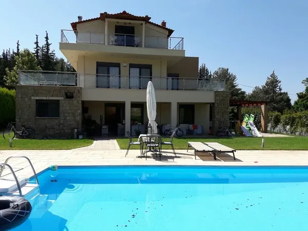 Sea-View 350 m² Villa with Four Bedrooms for Sale in Pilea Thessaloniki, Thessaloniki - Rest of Prefecture — photo 2