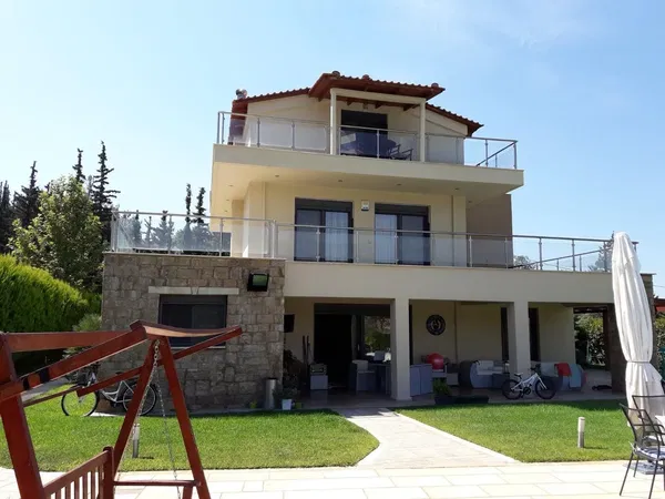 Sea-View 350 m² Villa with Four Bedrooms for Sale in Pilea Thessaloniki, Thessaloniki - Rest of Prefecture — photo 3