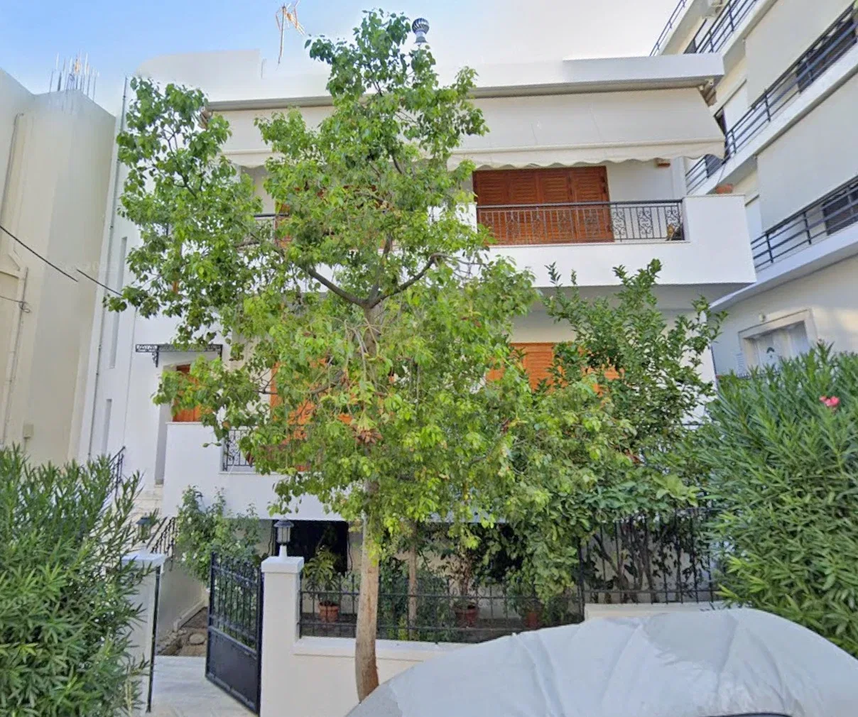 340 m² Apartment with Three Bedrooms for Sale in Alimos, Athens Southern suburbs