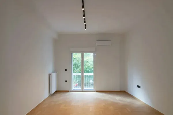 95 m² Apartment with Three Bedrooms for Sale in Piraeus — photo 5