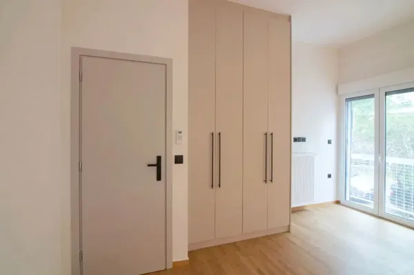 95 m² Apartment with Three Bedrooms for Sale in Piraeus — photo 2