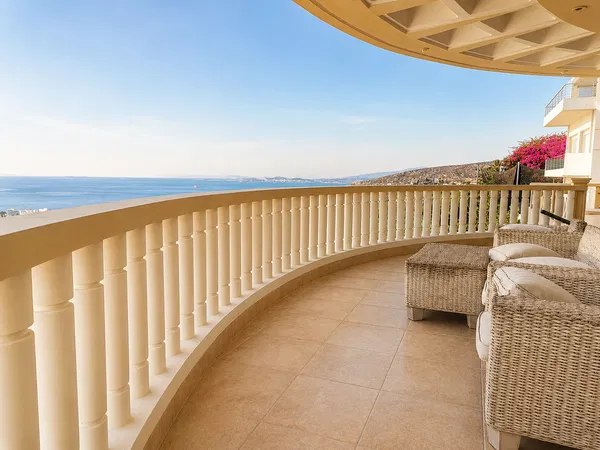 949 m² Villa with Three Bedrooms for Sale in Saronida, Attica — photo 2