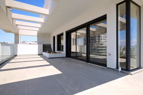 160 m² Three-Bedroom Apartment for Sale in Alimos, Athens Southern suburbs — photo 2