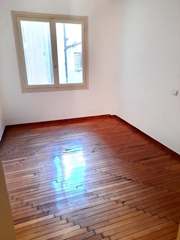 Renovated 72 m² Apartment with Three Bedrooms for Sale in Omonoia, Athens Center — photo 4
