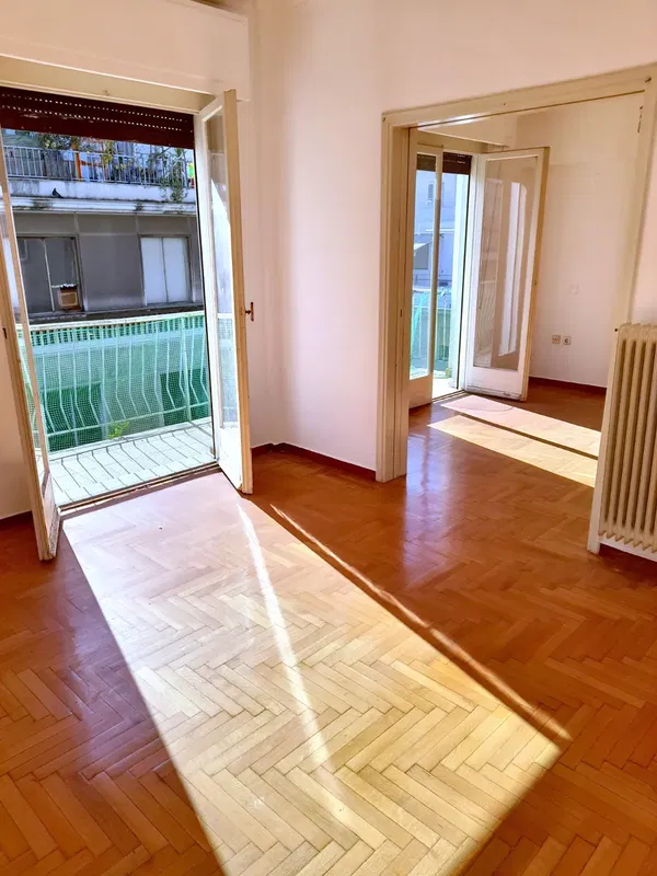 Renovated 72 m² Apartment with Three Bedrooms for Sale in Omonoia, Athens Center — photo 2