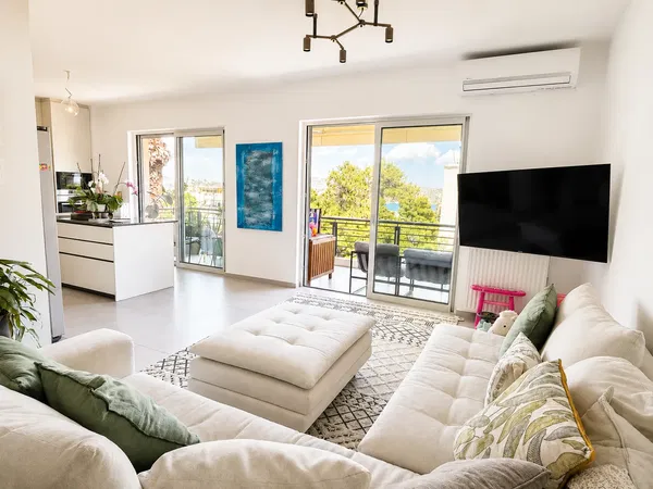104 m² Sea-View Two-Bedroom Apartment for Sale in Vari - Varkiza, Athens Southern suburbs