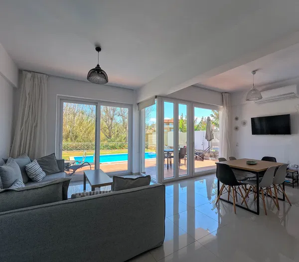 100 m² Two-Bedroom Villa for Sale in Chania — photo 3