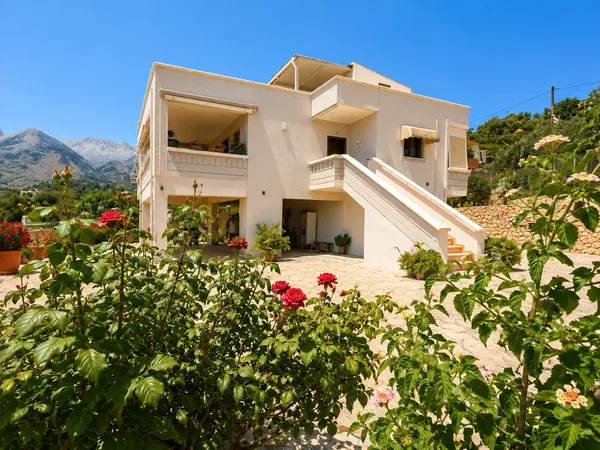 Three-Bedroom Sea View Villa for Sale in Melidoni, Apokoronas