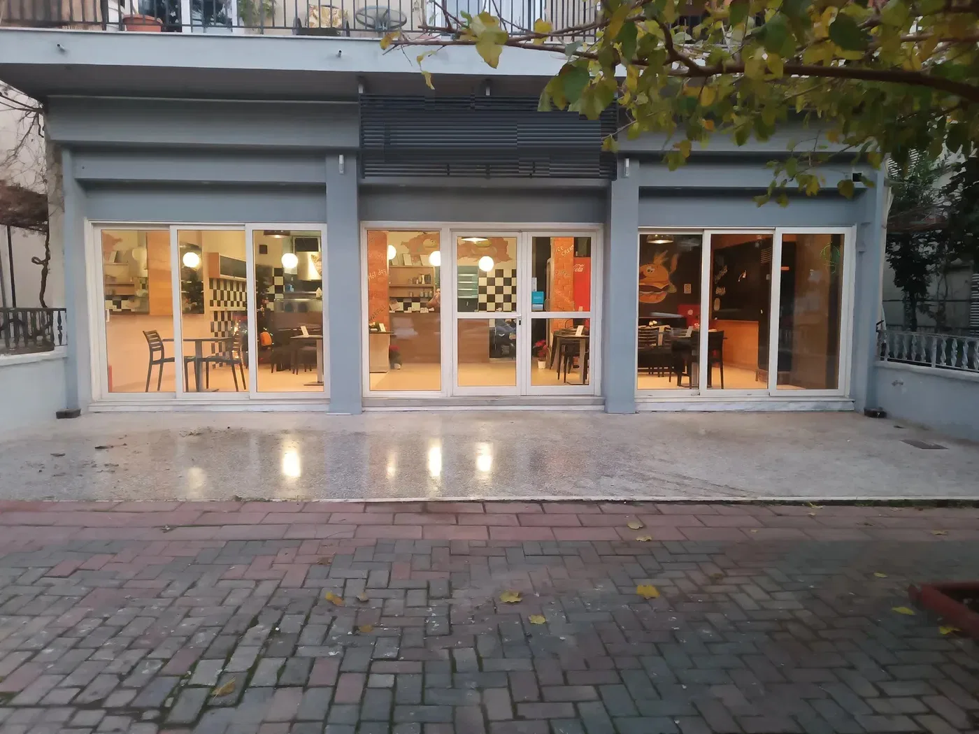124 m² Renovated Commercial Space for Rent in Alimos, Athens Southern suburbs