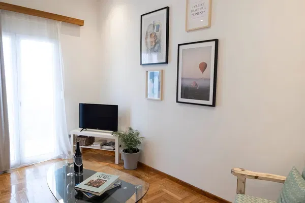 Renovated 50 m² Apartment with One Bedrooms for Sale in Neos Kosmos, Athens Center — photo 2