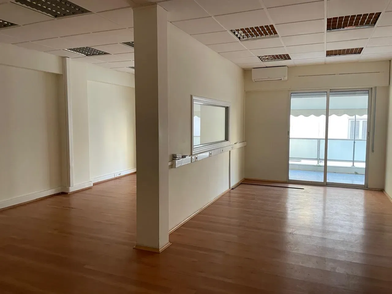 145 m² Commercial Space for Rent in Athens Historical Center, Athens Center