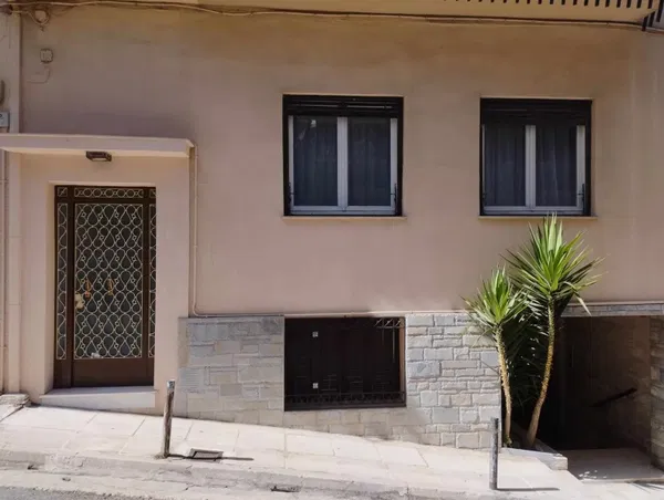 100 m² Commercial Space for Rent in Pagrati, Athens Center