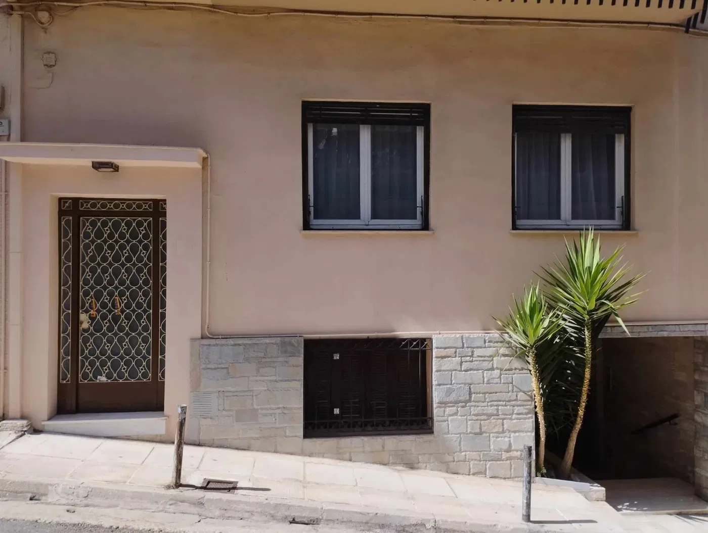 100 m² Commercial Space for Rent in Pagrati, Athens Center