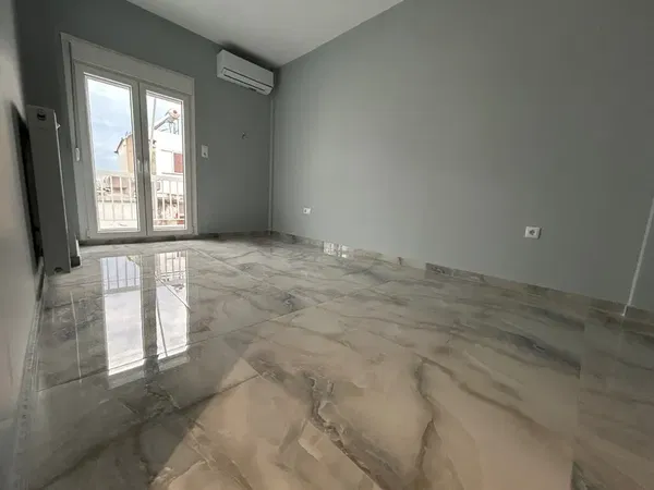 Renovated Two-Bedroom Apartment for Sale in Triandria Thessaloniki, Thessaloniki — photo 2